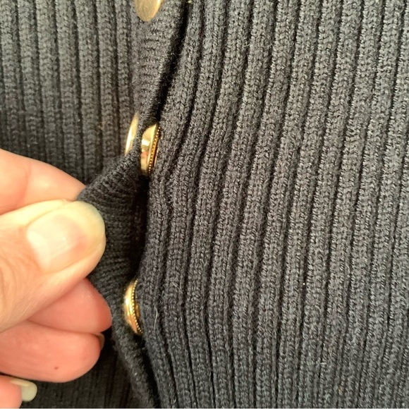 Alloy Apparel black‎ ribbed cap sleeve bodysuit with gold snap up bust. Size L - Picture 8 of 13